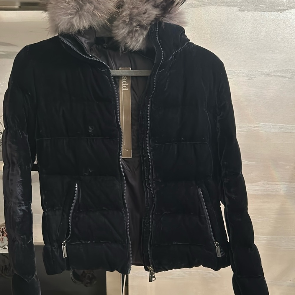 Black velvet puffer with a fur collar worn few times Exellent condition